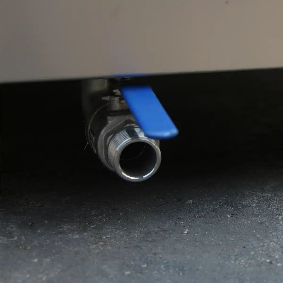 Additional integrated equipment detail on the Bropool CT-26 cold plunge