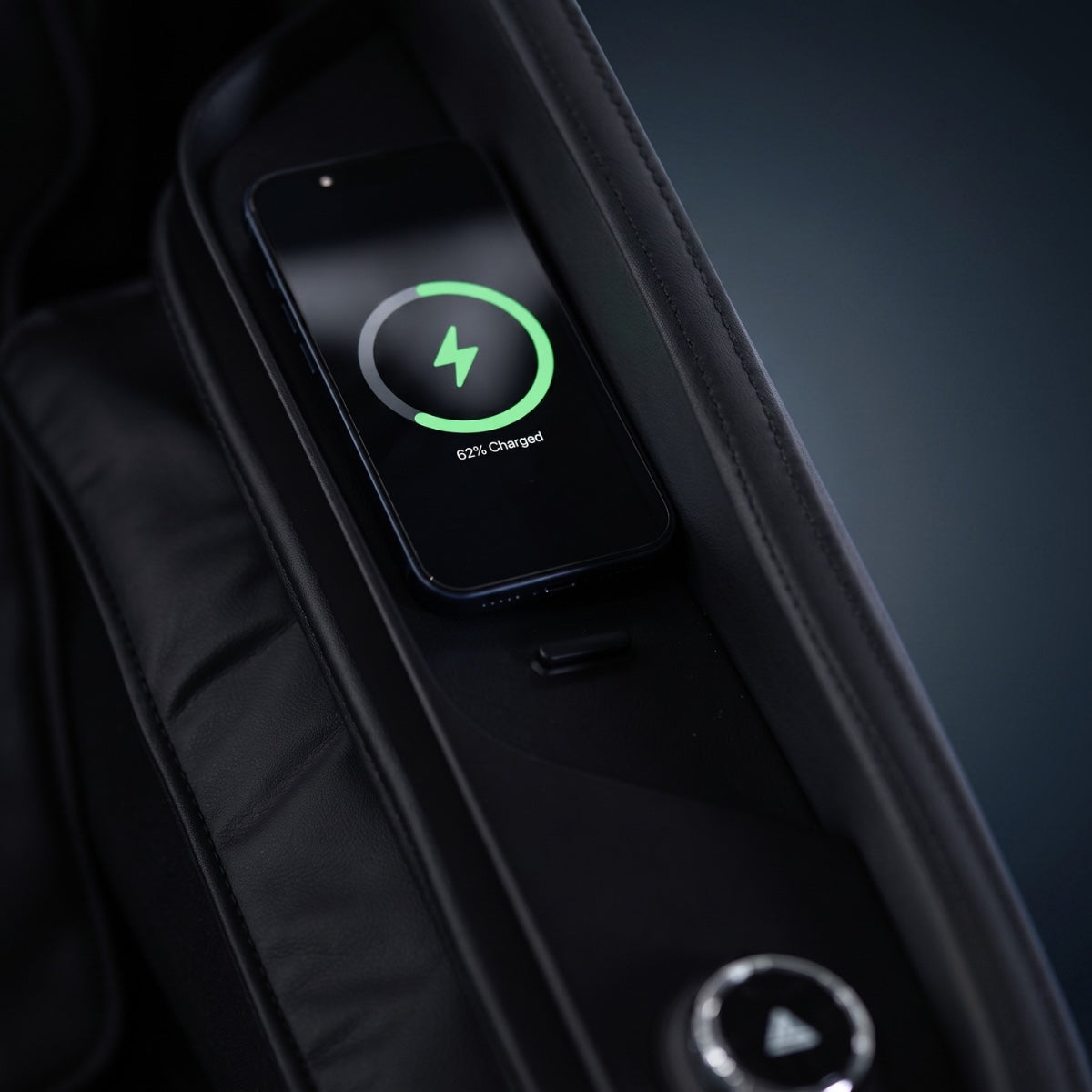 Rebel 4D built-in wireless charging